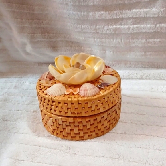 Shell  Vintage Decorated  Wicker  Coaster Set Of 6 - Picture 1 of 9